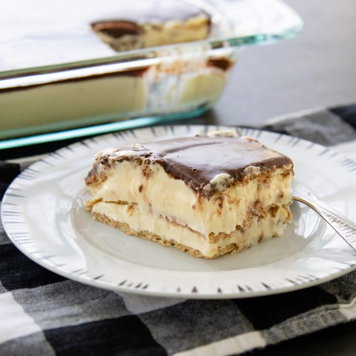 serving of eclair dessert on a round plate