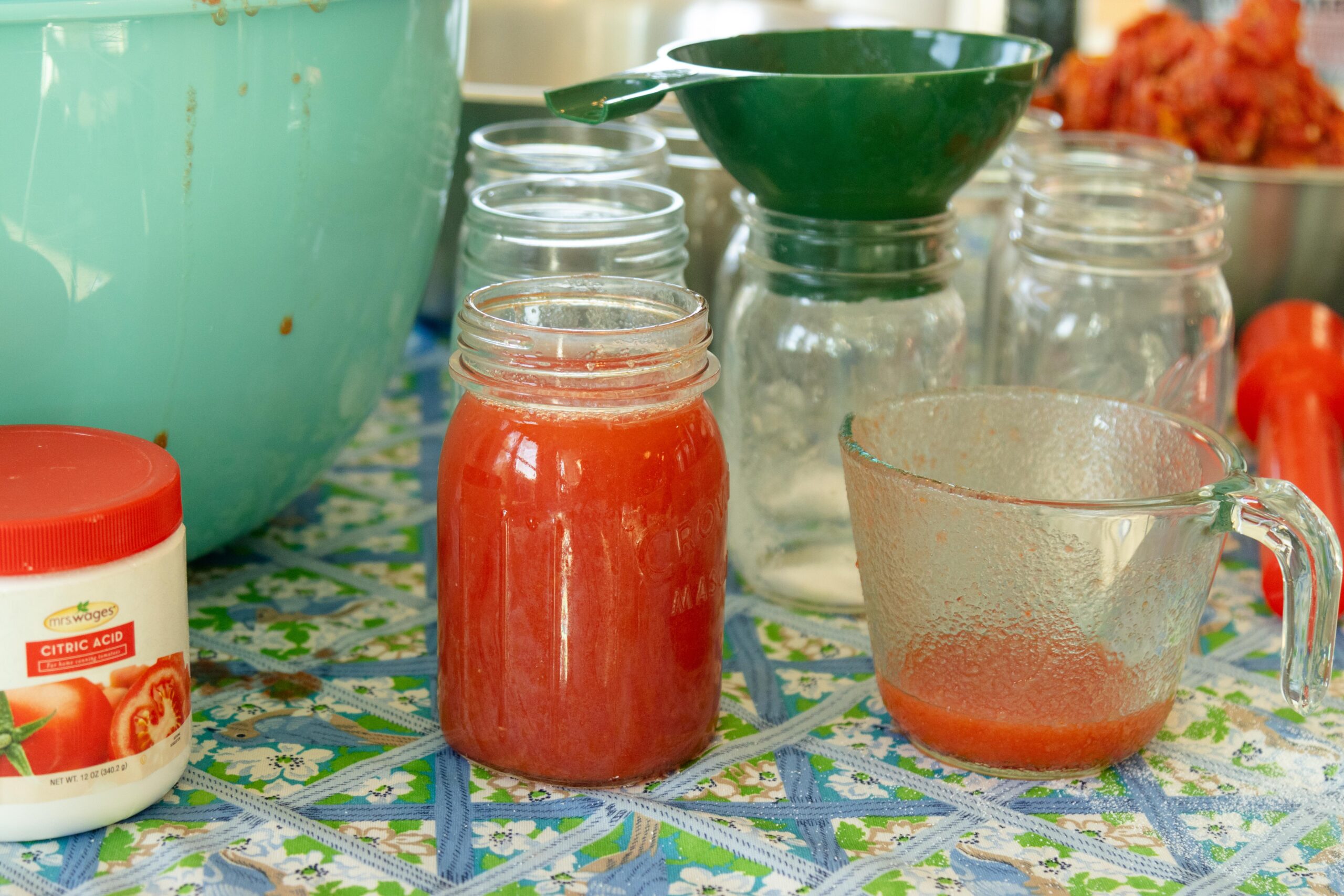 tomato juice jar filling system on the table
