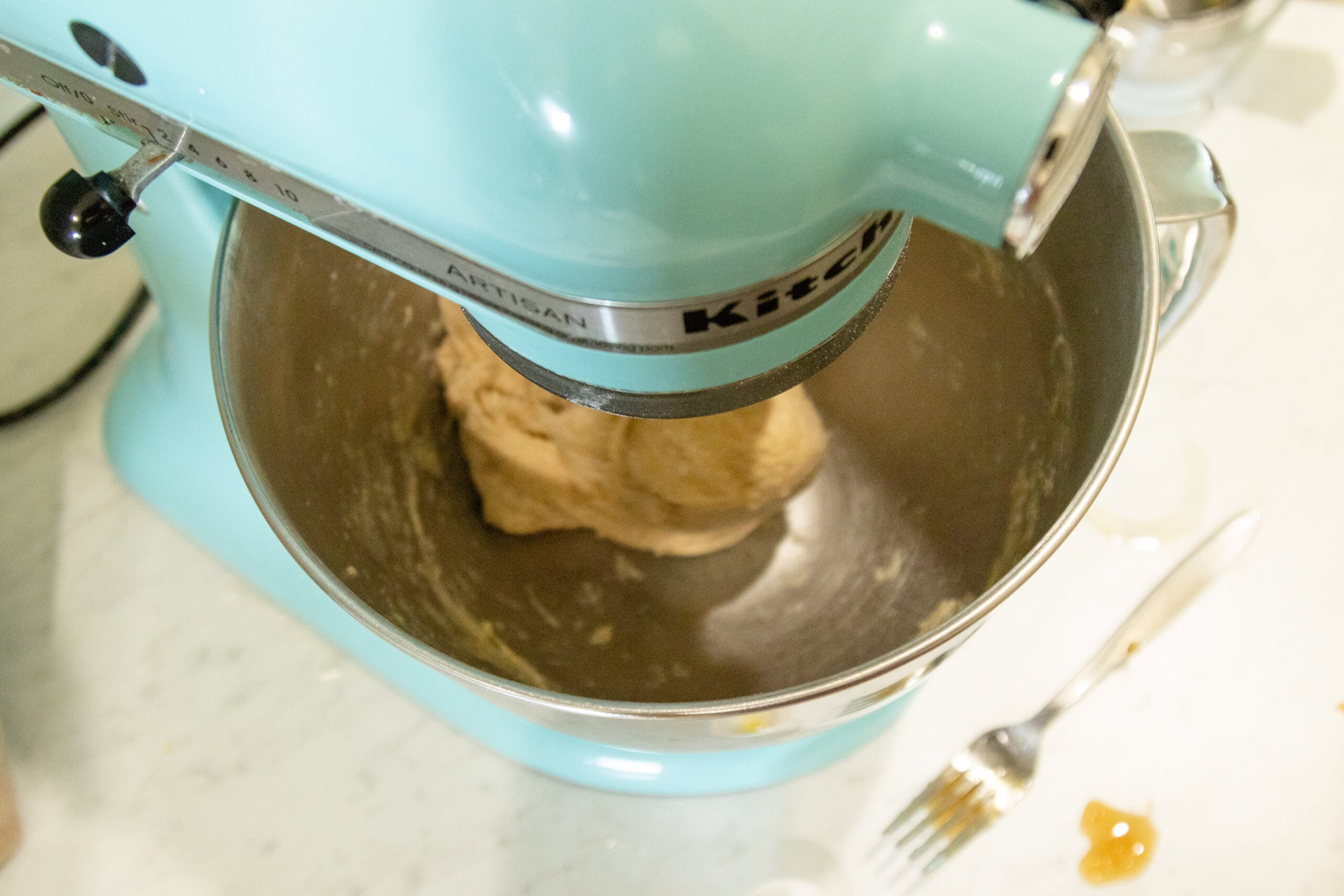 the kitchenaid mixer, kneading the pizza dough