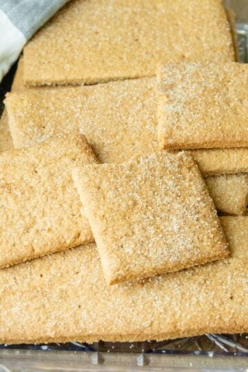 a pan of graham crackers