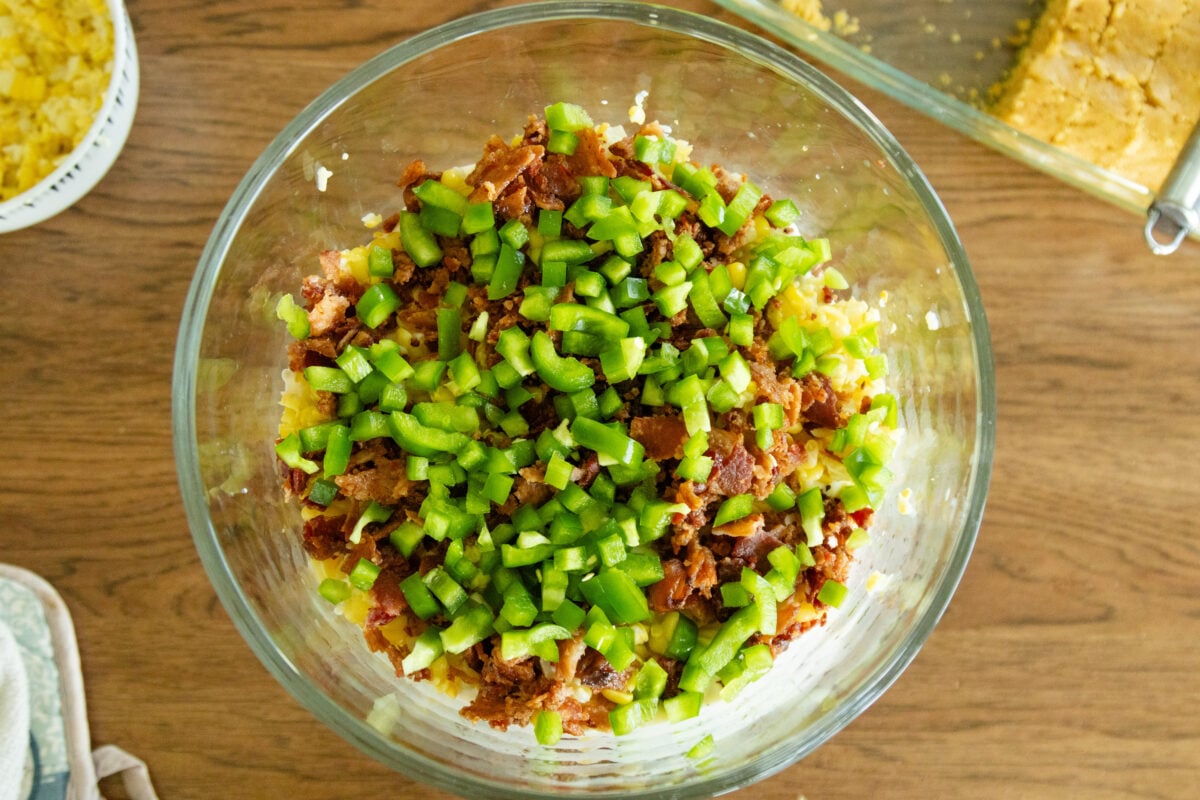 a layer of peppers in the salad bowl